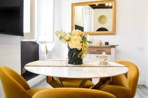 Dining - Trevi Moonlight Apartment with unique view of Trevi Fountain, Center of Rome (Roma)