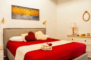 1 bedroom, WiFi, bed sheets - Trevi Moonlight Apartment with unique view of Trevi Fountain, Center of Rome (Roma)