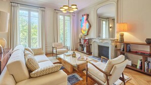 Apartment | Living area - Luxurious Apartment AC Saint Germain des Pres (Paris)