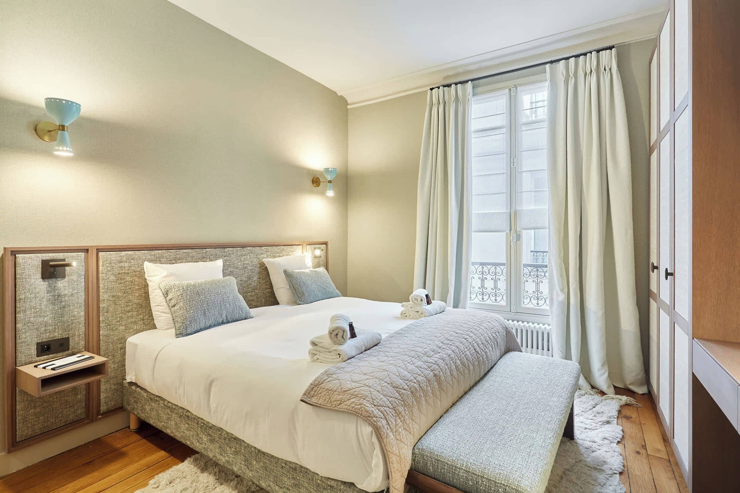 2 bedrooms, laptop workspace, iron/ironing board, bed sheets