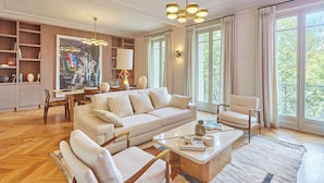 Apartment | Living area - Luxurious Apartment AC Saint Germain des Pres (Paris)