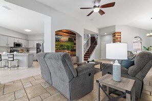 Smart TV, ping pong -
Luxury 5bd Near Disney whit Pool Spa & Game Room (Haines City)