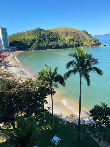 Feet in the sand! Brand new apartment for families with a beautiful view and pet-friendly space!