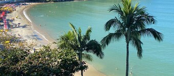 Feet in the sand! Brand new apartment for families with a beautiful view and pet-friendly space!