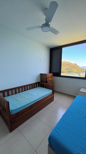 Tabla de planchar con plancha y Internet