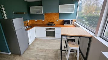 Micro-ondes, four, plaque de cuisson