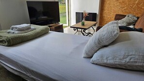 1 多间卧室、上网接入、床单