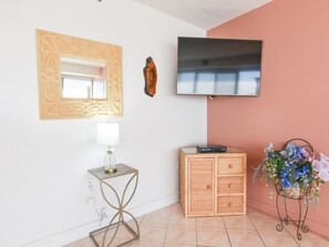 Interior - Spacious 2 BR 2 Bath Condo Ocean Front  with Pool, WiFi, Gameroom, Tennis (Ocean City)
