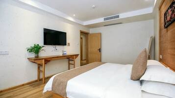 Escritorio, cortinas blackout, sistema de insonorización y wifi gratis