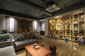 Lobby sitting area - Tea House Inn West Street Yangshuo (Guilin)