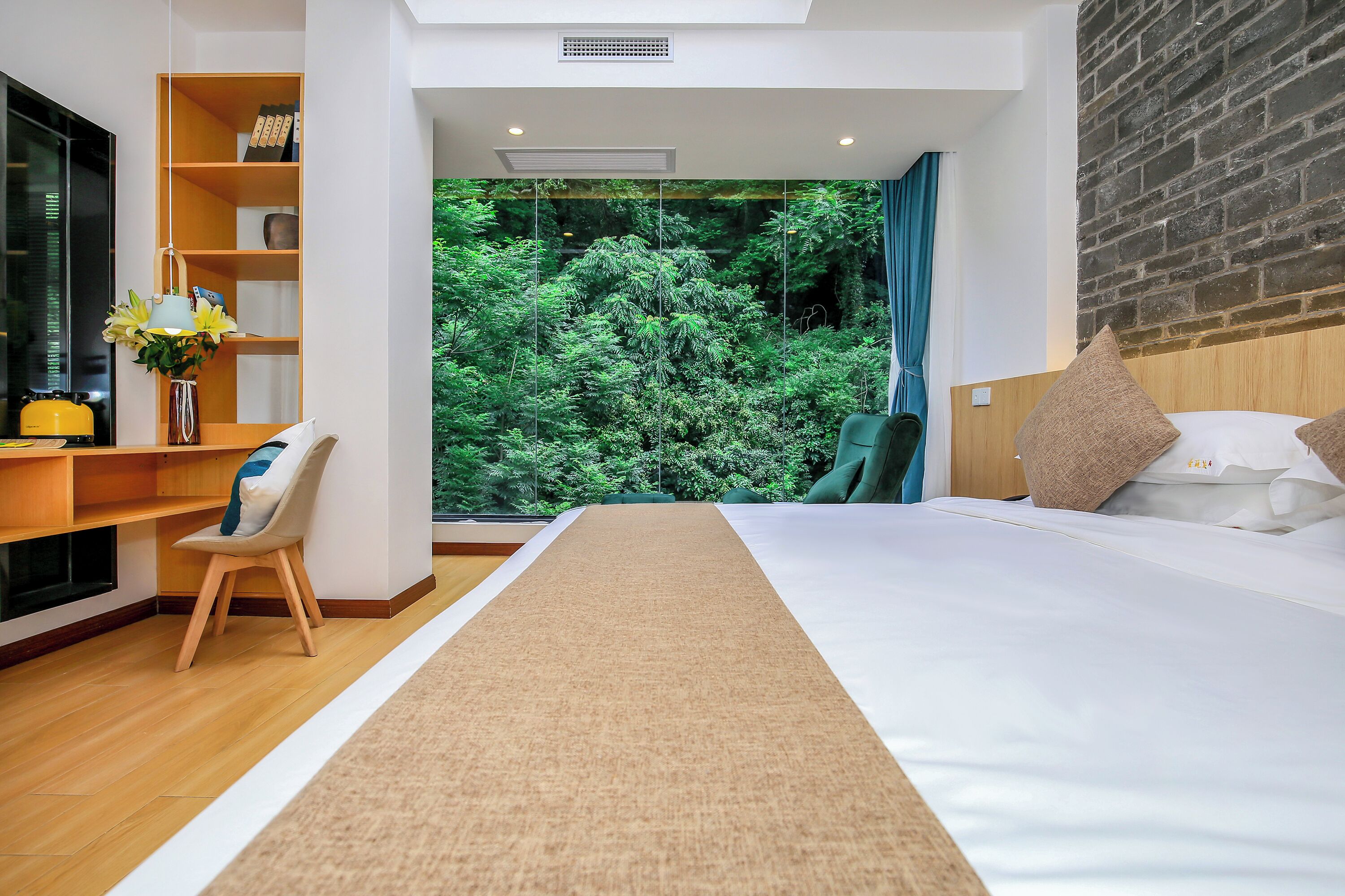 Kamar Double Bulan Madu | Meja kerja, tirai kedap cahaya, kedap suara, dan Wi-Fi gratis