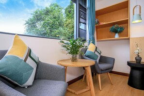 Leisure King Room | Desk, blackout drapes, soundproofing, free WiFi