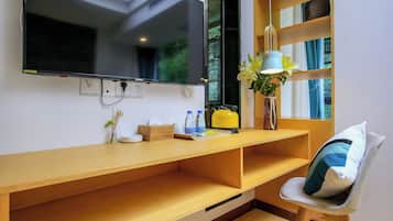 Star-view King Room with Terrace | Desk, blackout drapes, soundproofing, free WiFi