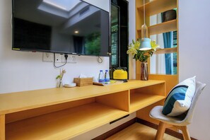 Star-view King Room with Terrace | Desk, blackout drapes, soundproofing, free WiFi - Tea House Inn West Street Yangshuo (Guilin)