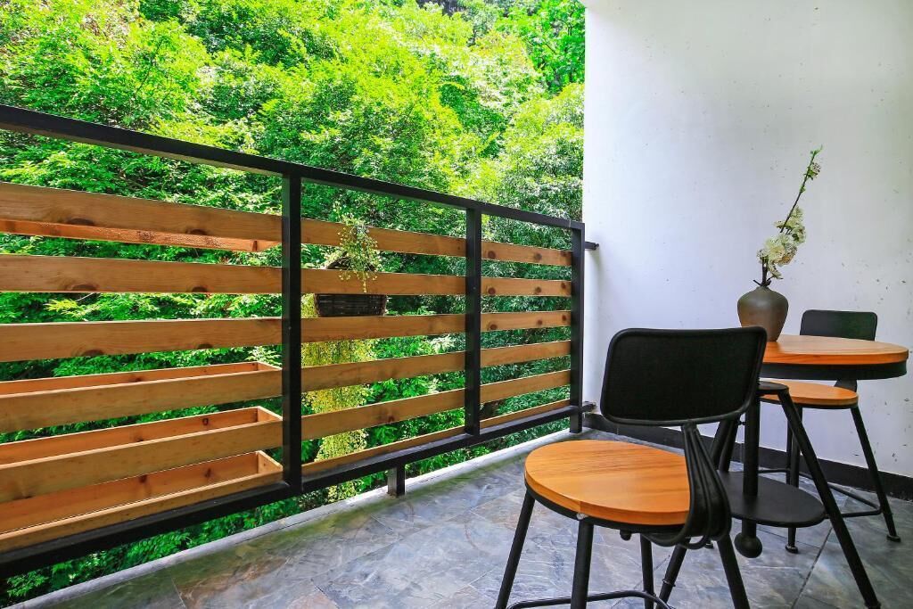 Dobbeltværelse - balkon - bjergudsigt | Udendørs spisemuligheder