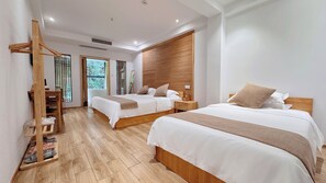 Deluxe Family Room with Bathtub | Desk, blackout curtains, soundproofing, free WiFi - Tea House Inn West Street Yangshuo (Guilin)