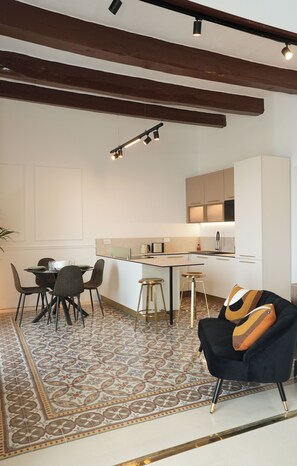 Interior - Sliema Seafront Balcony Suite (Sliema)