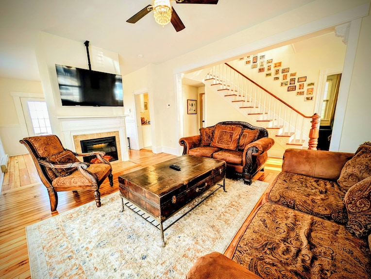 Hot Tub! Arcade! Walk To Everything! Historic Home Perched Atop Main Street! - Luray, VA