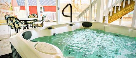 Indoor spa tub