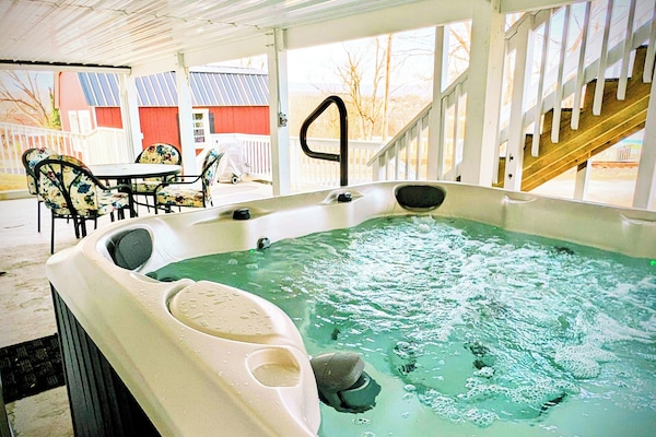 Indoor spa tub