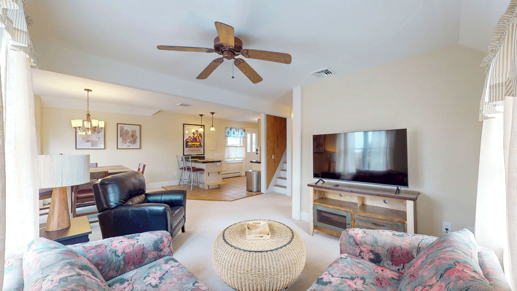 2-bedroom Apartment In Beautiful Stonington Boro - Stonington, CT