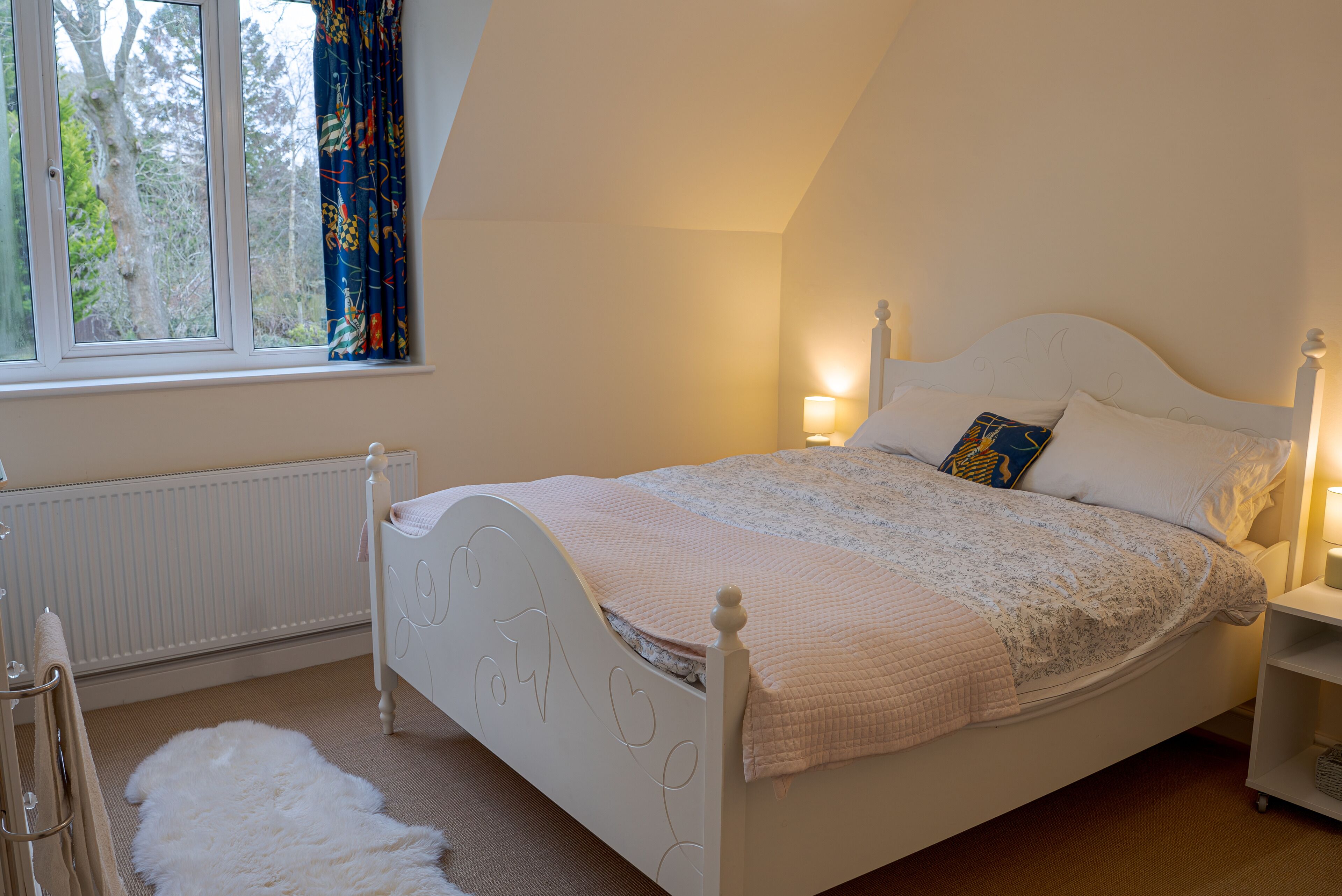 3 bedrooms, iron/ironing board, internet, bed sheets