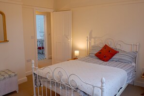 3 habitaciones, tabla de planchar con plancha y acceso a internet 