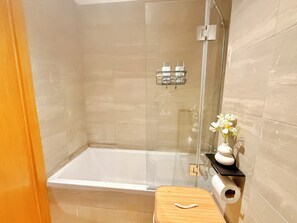 Shower, hair dryer, towels, soap - The Comfortable & Design Apt with pools and beach access in Taghazout Bay (Tamraght)