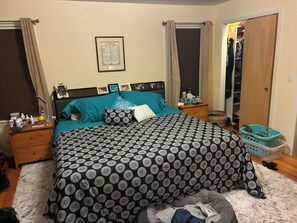 5 bedrooms, iron/ironing board, Internet, bed sheets