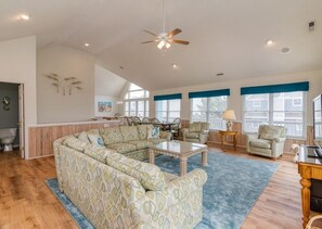 TV - Semi-Ocean Front - Pet Friendly - Directly Across from Beach Access (Corolla)
