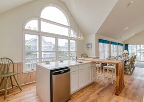 Microwave, oven, stovetop, dishwasher - Semi-Ocean Front - Pet Friendly - Directly Across from Beach Access (Corolla)