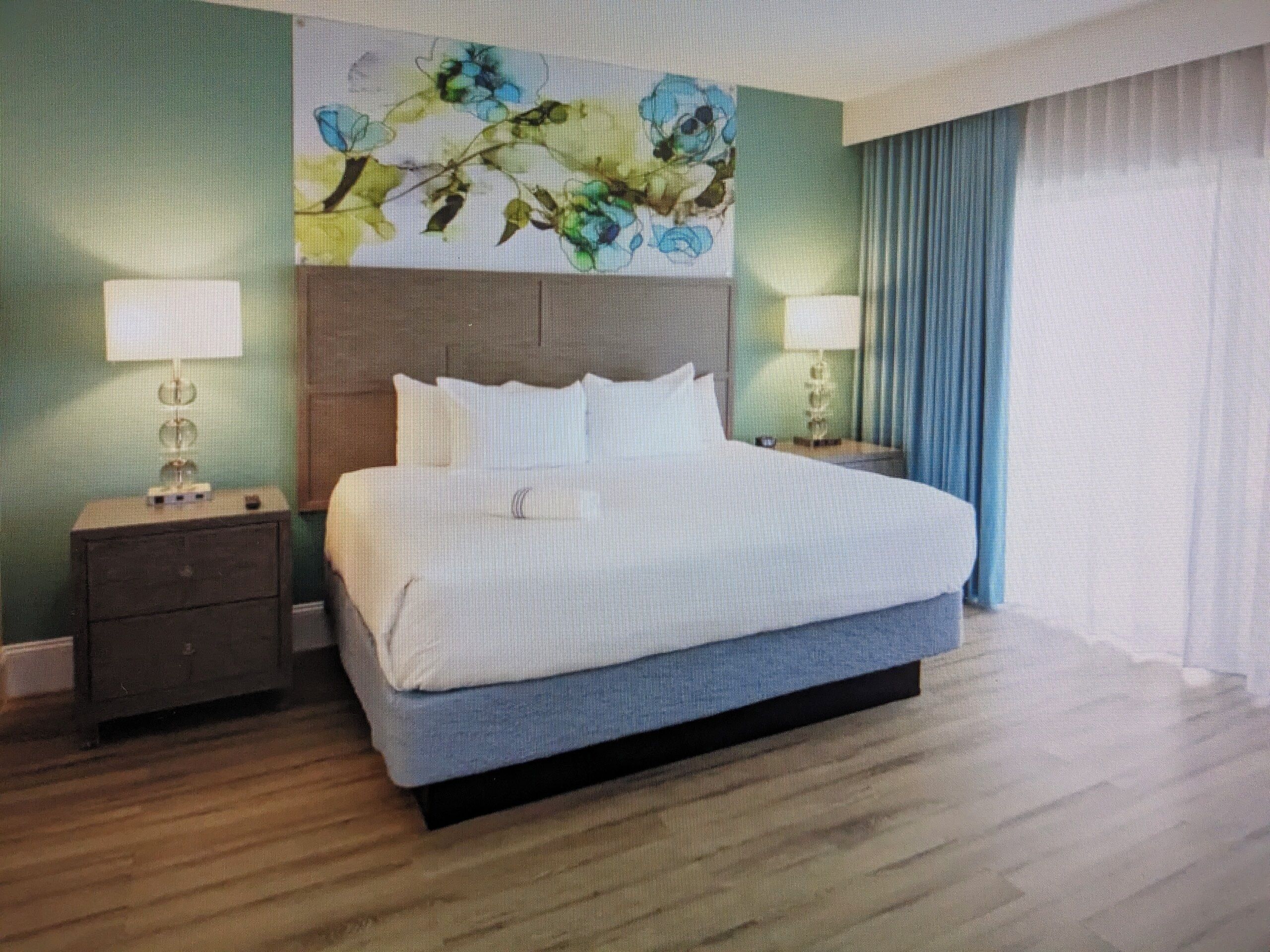 Strykejern/-brett, internettilgang og sengetøy