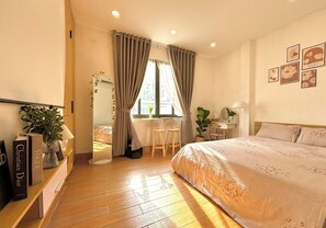 Tabla de planchar con plancha, wifi y ropa de cama 