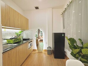 Private kitchen - Central Saigon | 2BR Apt - 10 mins to Bui Vien Walking Street (Thành phố Hồ Chí Minh)