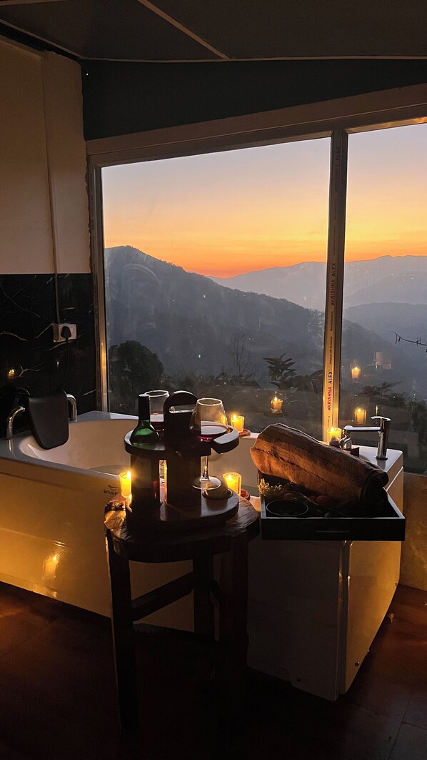Luxury Double Room, Balcony, Mountain View | Champagne service - Terra Mist by Terra Stays (Kalimpong)