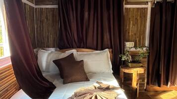 Deluxe Double Room, Mountain View | Laptop workspace, free WiFi