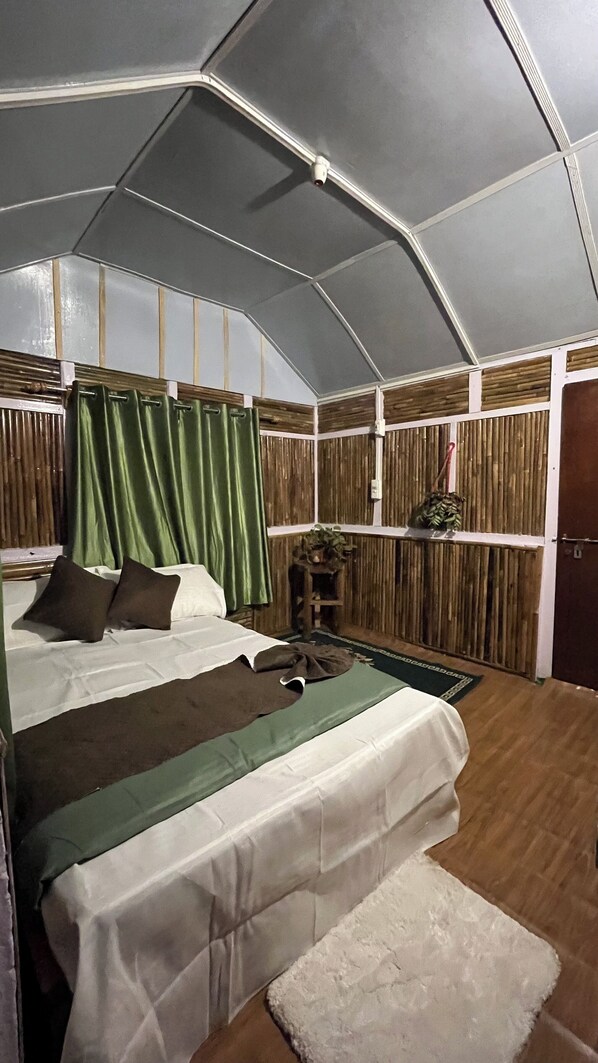 Deluxe Double Room, Garden View | Laptop workspace, free WiFi - Terra Mist by Terra Stays (Kalimpong)