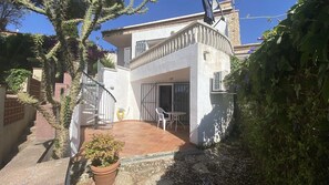 Exterior - CHARMING 6 PERSON VILLA WITH INDEPENDENT STUDIO IN LLORET DE MAR Spain (Lloret de Mar)