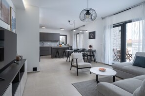 Smart TV, fireplace - Casa BellaNika, Rakalj-Pula, 4-bedroom villa with the pool, 7 min from the beach (Rakalj)