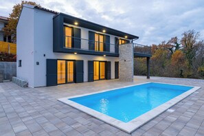 Outdoor pool - Casa BellaNika, Rakalj-Pula, 4-bedroom villa with the pool, 7 min from the beach (Rakalj)