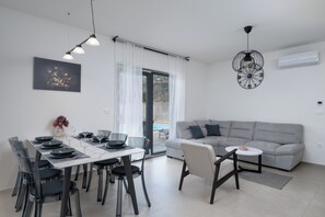 Dining - Casa BellaNika, Rakalj-Pula, 4-bedroom villa with the pool, 7 min from the beach (Rakalj)