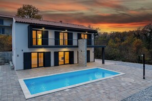 Exterior - Casa BellaNika, Rakalj-Pula, 4-bedroom villa with the pool, 7 min from the beach (Rakalj)