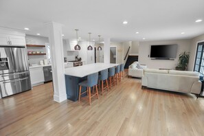 Interior - Modern 3BR West Omaha, Private Pool now open, Fenced Yard, W/D, Pet-Friendly (Omaha)