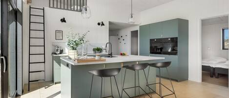 Fridge, microwave, dishwasher, cookware/dishes/utensils