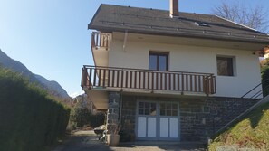 Exterior - Large independent apartment (114m2) in detached house. (Saint-Jean-de-Maurienne)