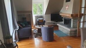 Living area - Large independent apartment (114m2) in detached house. (Saint-Jean-de-Maurienne)