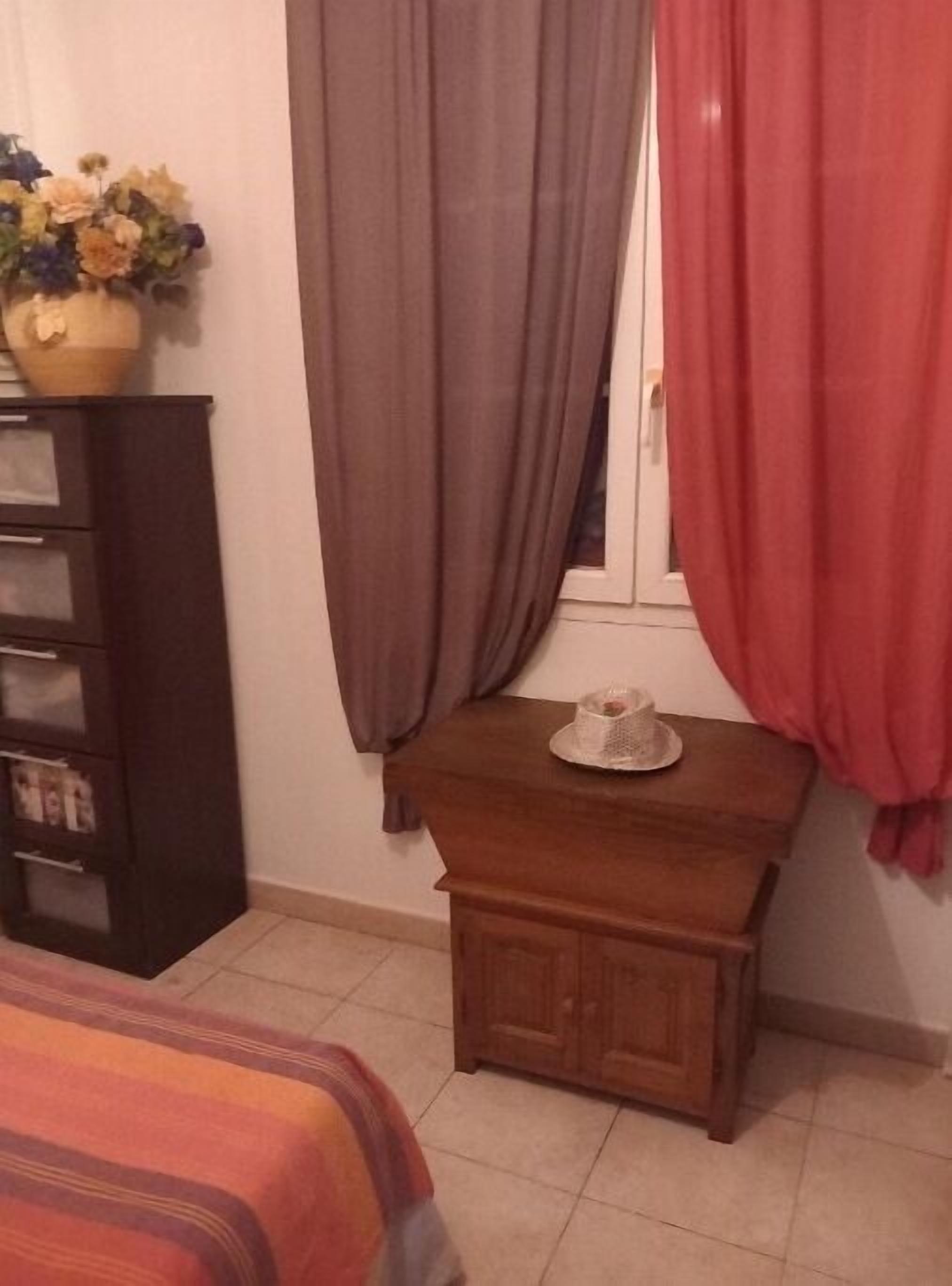 Bügeleisen/Bügelbrett, Internetzugang, Bettwäsche