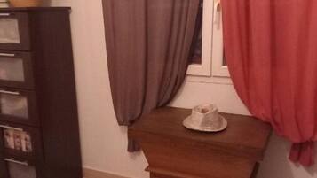 Bügeleisen/Bügelbrett, Internetzugang, Bettwäsche