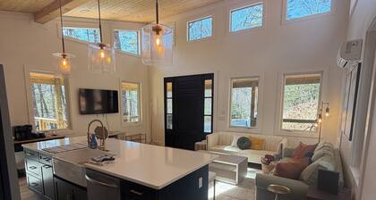 The Onyx- Walk to Falls, Hot Tub, Near Golf, Resort Access