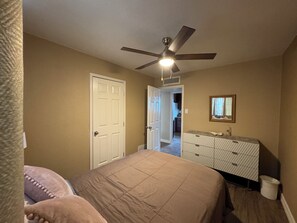 3 Schlafzimmer, Schreibtisch, Bügeleisen/Bügelbrett, kostenloses WLAN